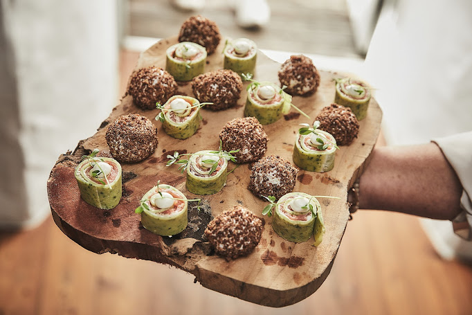 Canapés und Fingerfood beim Champagnereceptie